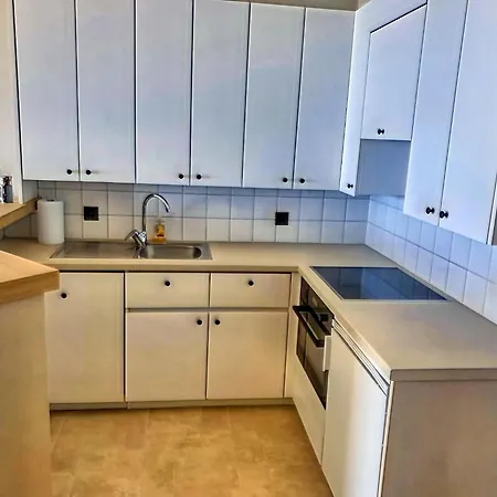 Near Port With Scenic Views Appartamento