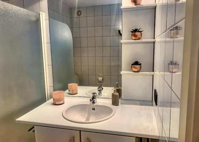 Near Port With Scenic Views شقة