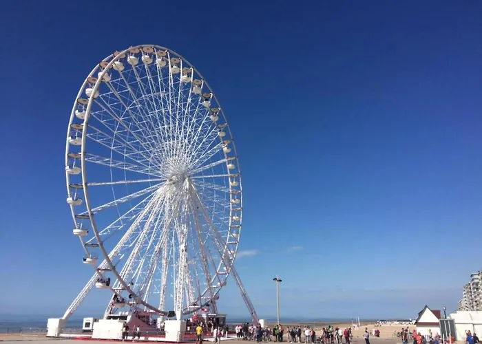 Near Port With Scenic Views نيوبورت